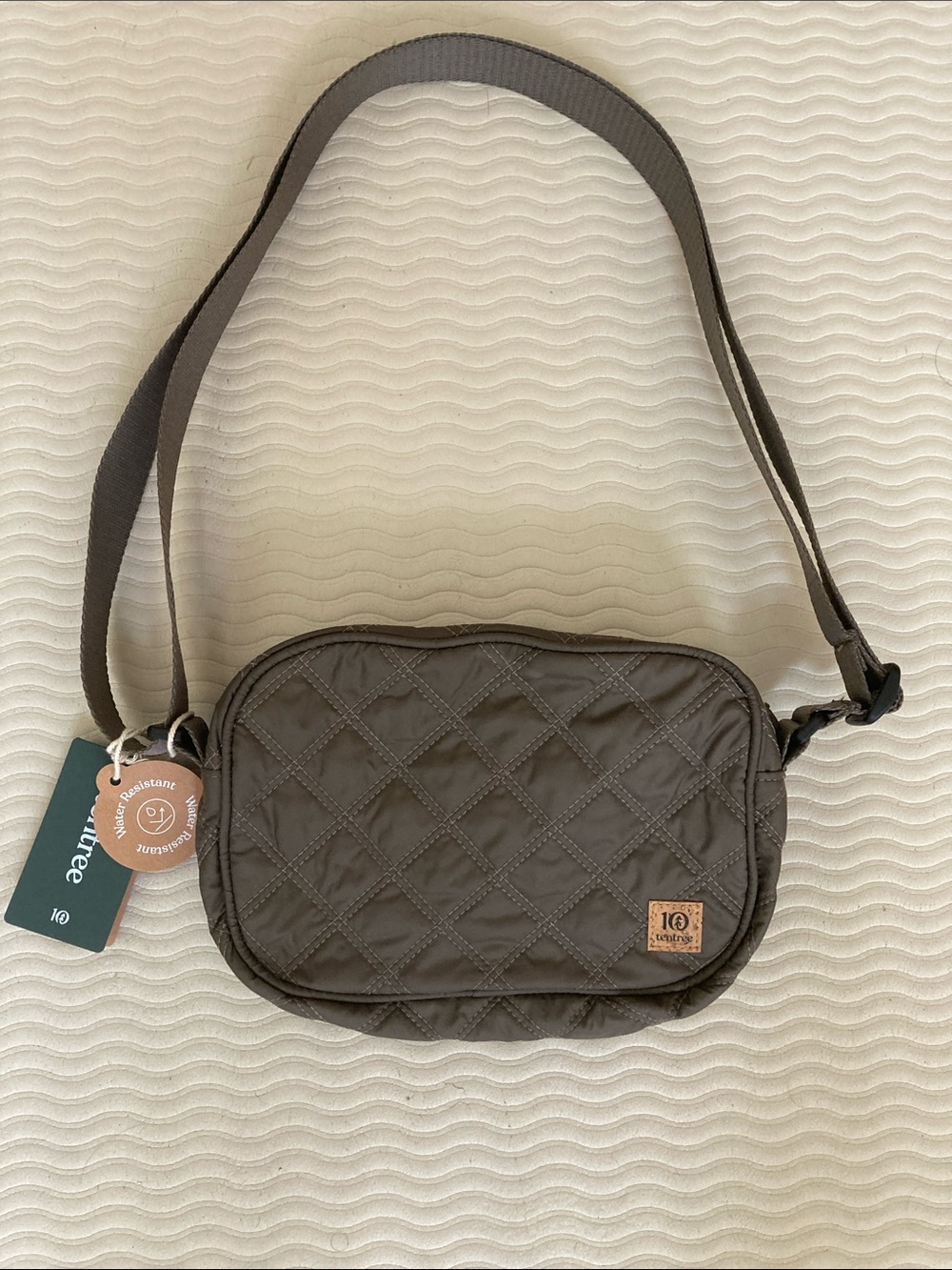tentree Quilted Crossbody Bag in Olive Green